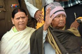 रेलवे ‘ज़मीन-के-बदले-नौकरी’ घोटाला क्या है और दिल्ली की अदालत ने लालू प्रसाद यादव और उनके परिवार पर आरोप क्यों तय किए? जानिए पूरा मामला