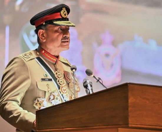 आसिम मुनीर ‘ब्रेन गेन’ बयान पर ट्रोल!