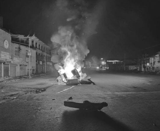 गणतंत्र दिवस पर मणिपुर में हिं/सा: कांगपोम्पी में K. सॉन्गलुंग गांव में आग, ZUF ने कहा “नियामक कार्रवाई”