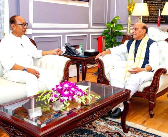 मणिपुर के मुख्यमंत्री ने क्षेत्रीय सेना बटालियन की मांग उठाई, शपथ के बाद पहली दिल्ली यात्रा में रक्षा मंत्री राजनाथ सिंह से मुलाकात
