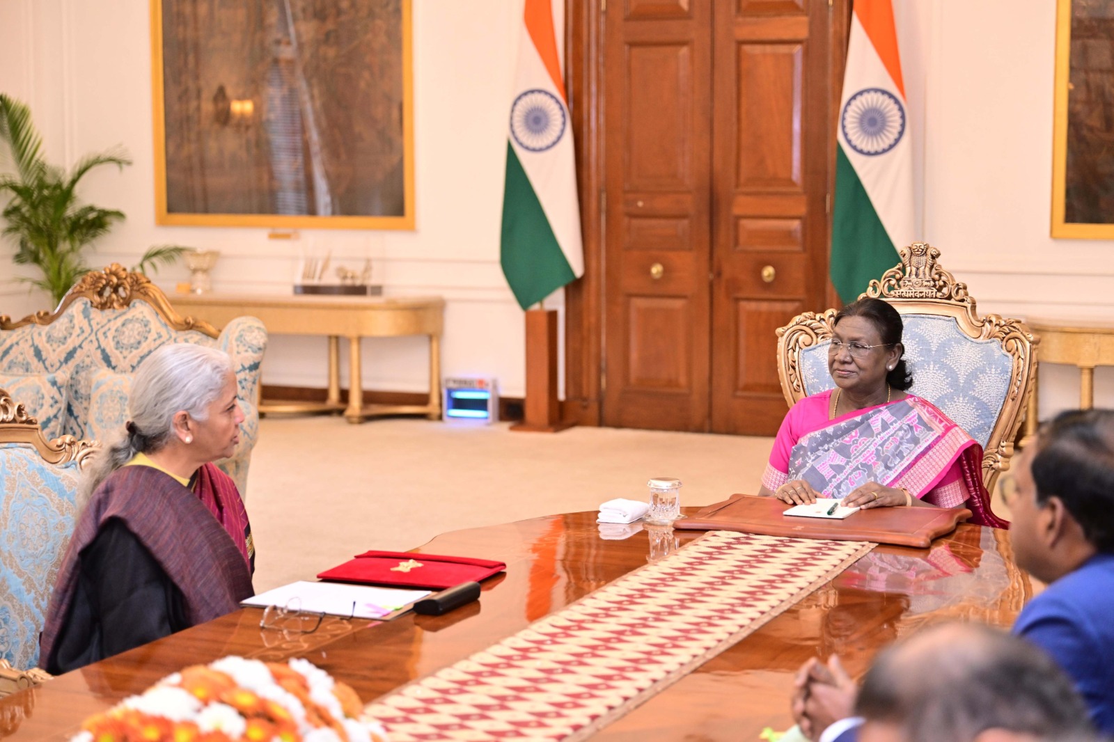 रिकॉर्ड नौवें केंद्रीय बजट से पहले निर्मला सीतारमण ने राष्ट्रपति से की मुलाकात