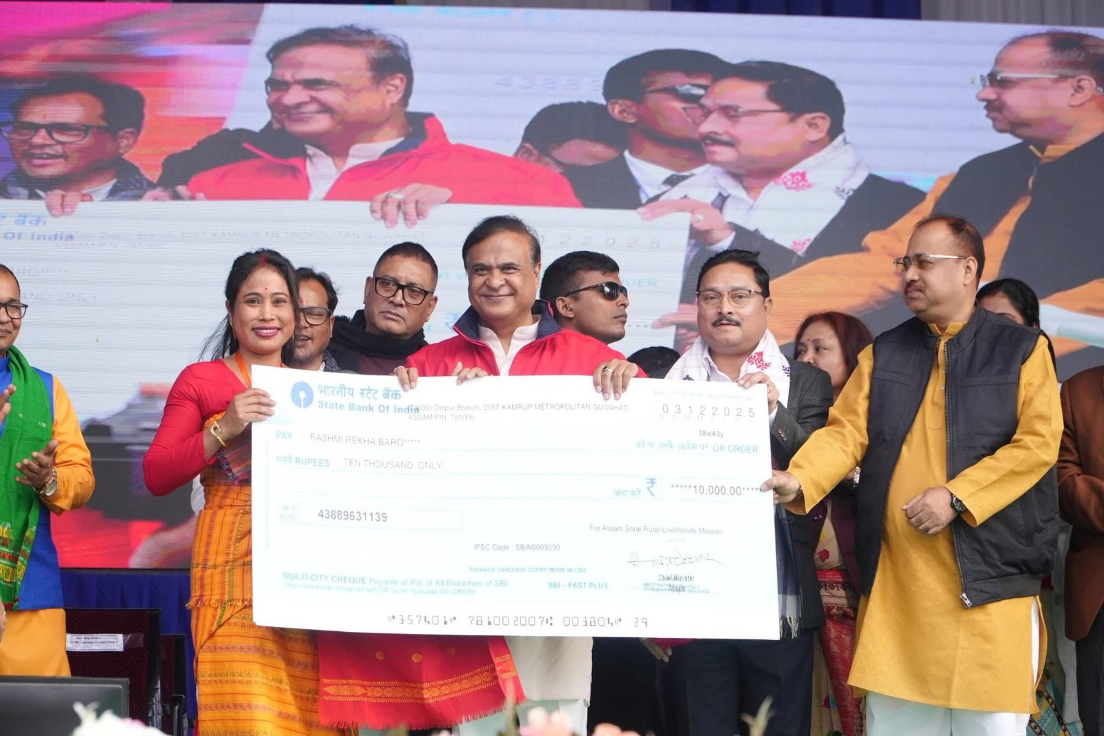 असम CM ने 31,017 महिला उद्यमियों को ₹10,000 के चेक दिए, 15.59 लाख महिलाएं अब तक सशक्त