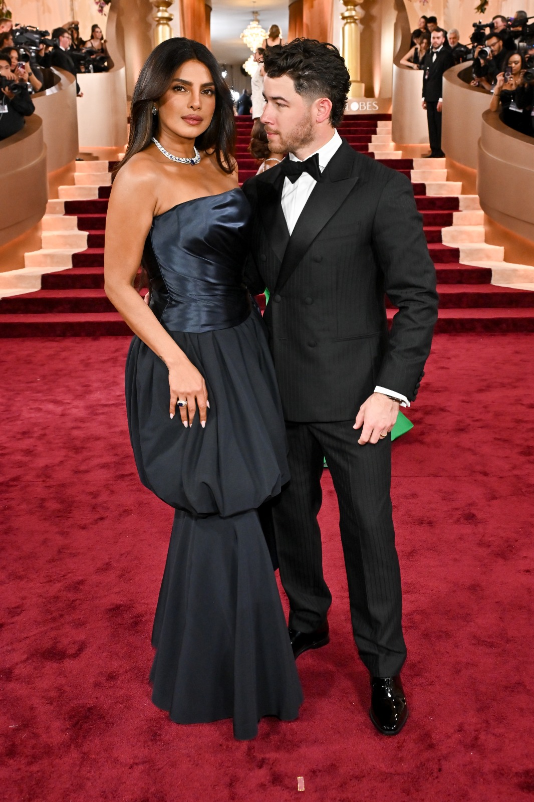 प्रियंका के साथ उनके पति, निक जोनस