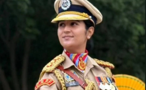 ‘যা সিমরন…’ প্রজাতন্ত্র দিবসের প্যারেডে নতুন ইতিহাস, পুরুষ দলের নেতৃত্বে তরুণী অফিসার