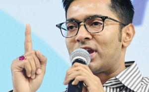 অভিষেক বন্দ্যোপাধ্যায়ও লিখলেন কবিতা, SIR ও মৃ/ত্যুর উপত্যকার ঘটনায় তীব্র বিরোধী স্বর