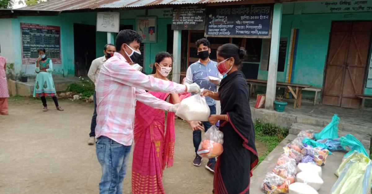 অসম আৰু পশ্চিম বংগৰ প্ৰায় ১০,০০০টা  দুখীয়া পৰিয়ালৰ মাজত খাদ্য-সামগ্ৰী বিতৰণ