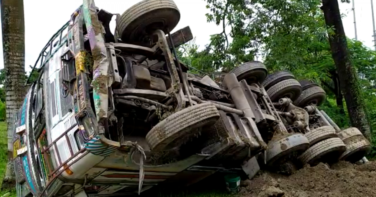 বৰপেটা চহৰৰ প্ৰশান্তি ল'জৰ সন্মুখত পথ দূৰ্ঘটনা