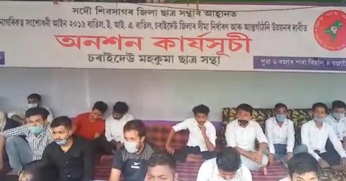 কোভি়ড কেয়াৰ চেণ্টাৰত দেখা গ’ল এক ব্যতিক্ৰমী দৃশ্য।