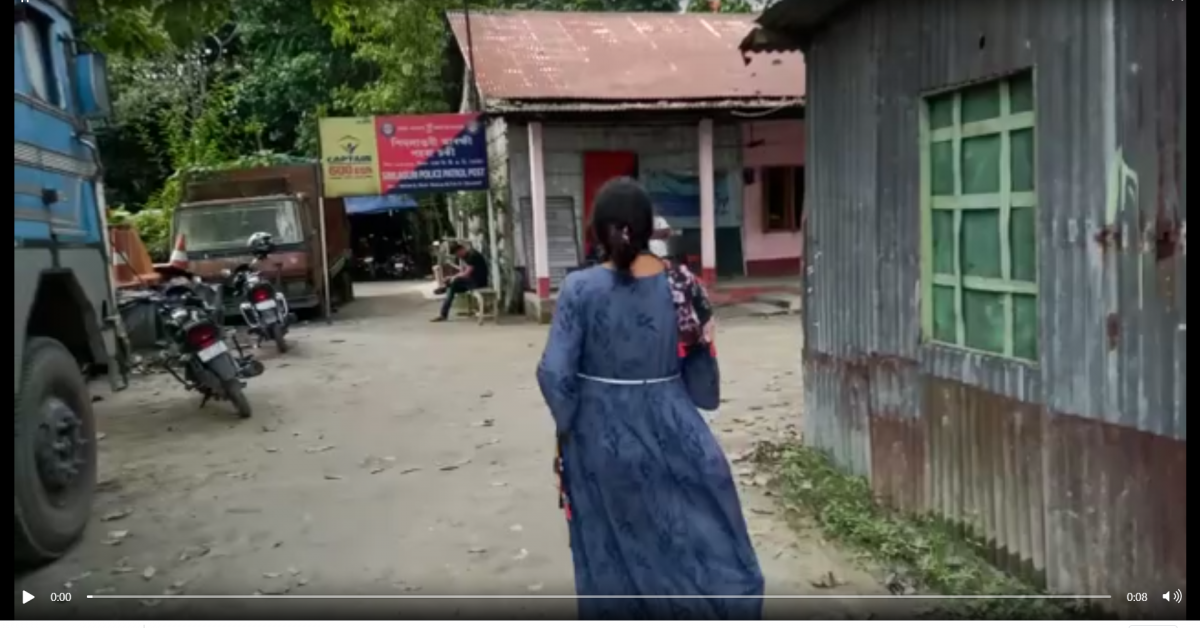 কাঢ়ি নিলে সোণৰ চেইন