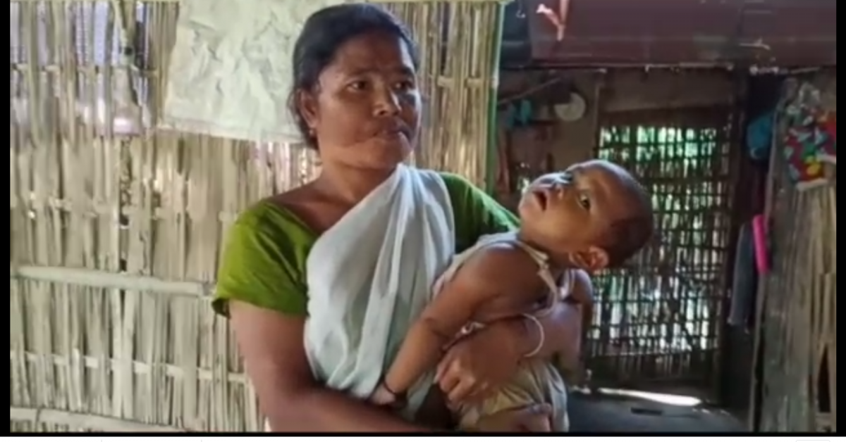 তিনিটি সন্তানক বুকুত বান্ধি খালী পেটেৰেই উজাগৰী ৰাতি কটাইছে তৰুলতা শইকীয়াই