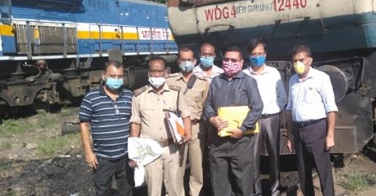 নজিৰবিহীন ঘটনা/ৰাজ্যৰ বন বিভাগে জব্দ কৰিলে ৰেলৰ ইঞ্জিন/দুটাকৈ হাতীক মহতীয়াই নিছিল ৰেলখনে