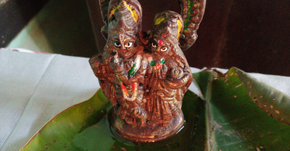 মাটি খান্দোতে উদ্ধাৰ ৰাধা -কৃষ্ণ মূৰ্তি