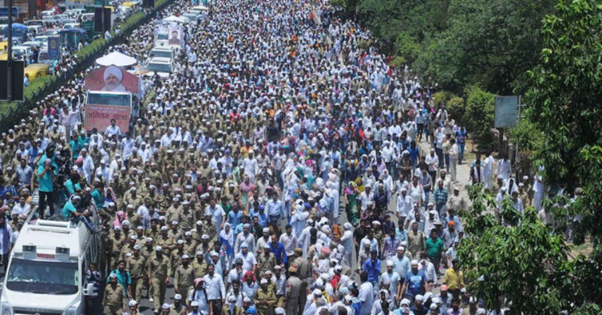 দেশৰ ৰাজধানী নতুন দিল্লী কম্পিত কৃষকৰ সংগ্ৰামক লৈ