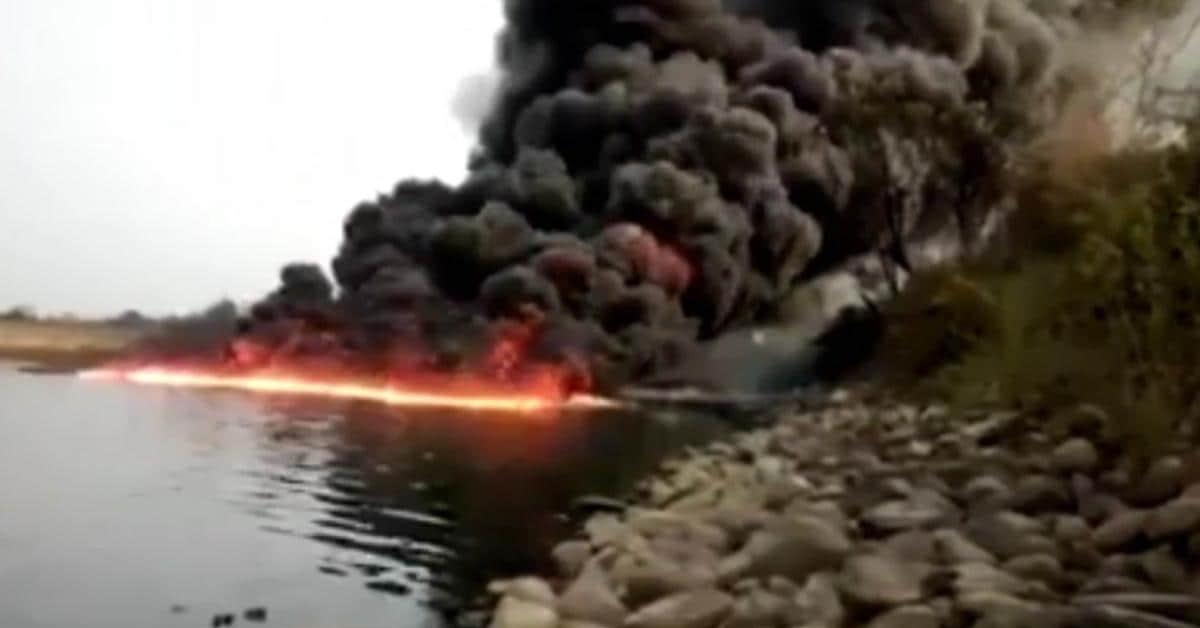 দাউ দাউ কৈ জ্বলিল এখন ফেৰী।