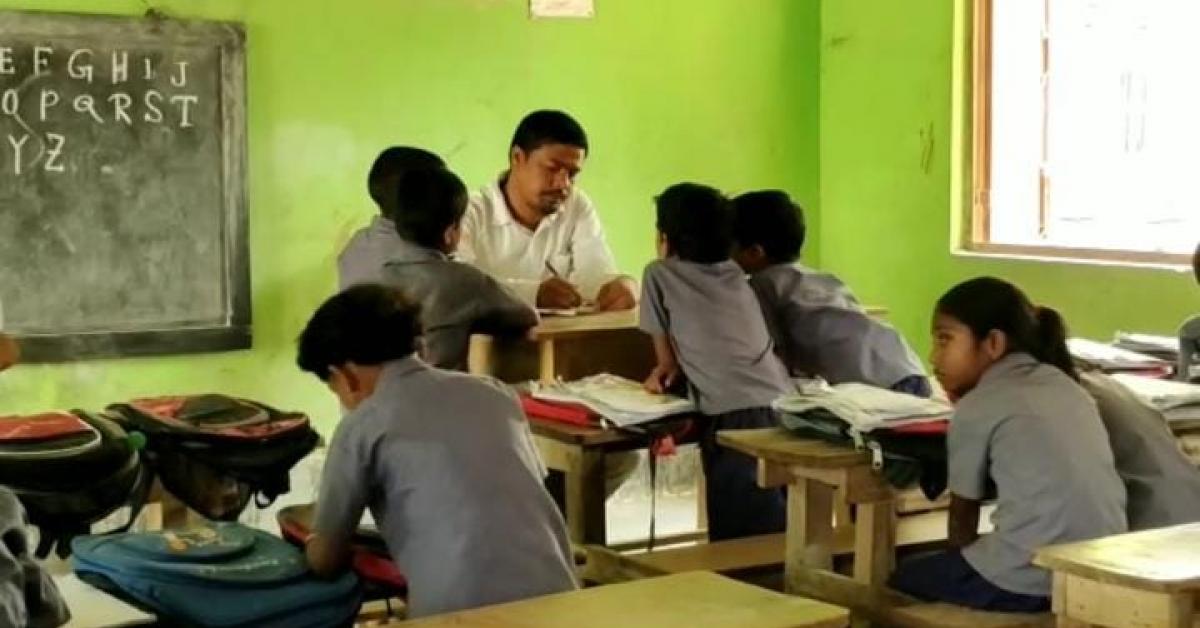 মাস্ক পিন্ধিলে কথা বুজি নাপায় শিক্ষাৰ্থীয়ে, সেইবাবে শিক্ষকসকলে নিপিন্ধে মাস্ক