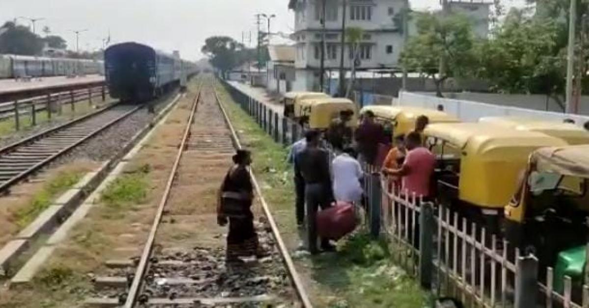 পৰীক্ষা কৰোৱাৰ ভয়ত পলায়ন শতাধিক ৰে'ল যাত্ৰীৰ  