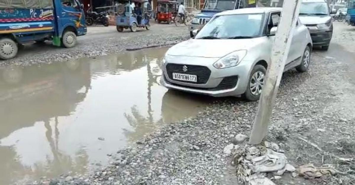 কলাই গাঁৱত গড়কাপ্তানি বিভাগৰ ফোঁপোলা স্বৰূপ