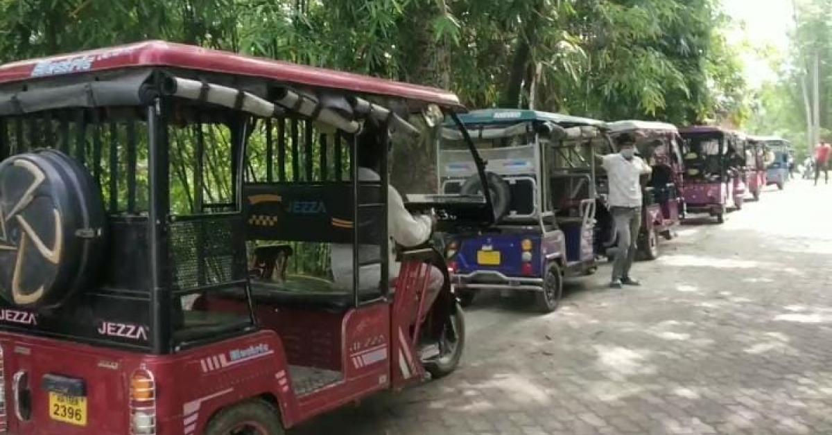 ক’ভিডে পানীত হাঁহ নচৰা অৱস্থা কৰিছে ই- ৰিক্সাৰ চালক সকল