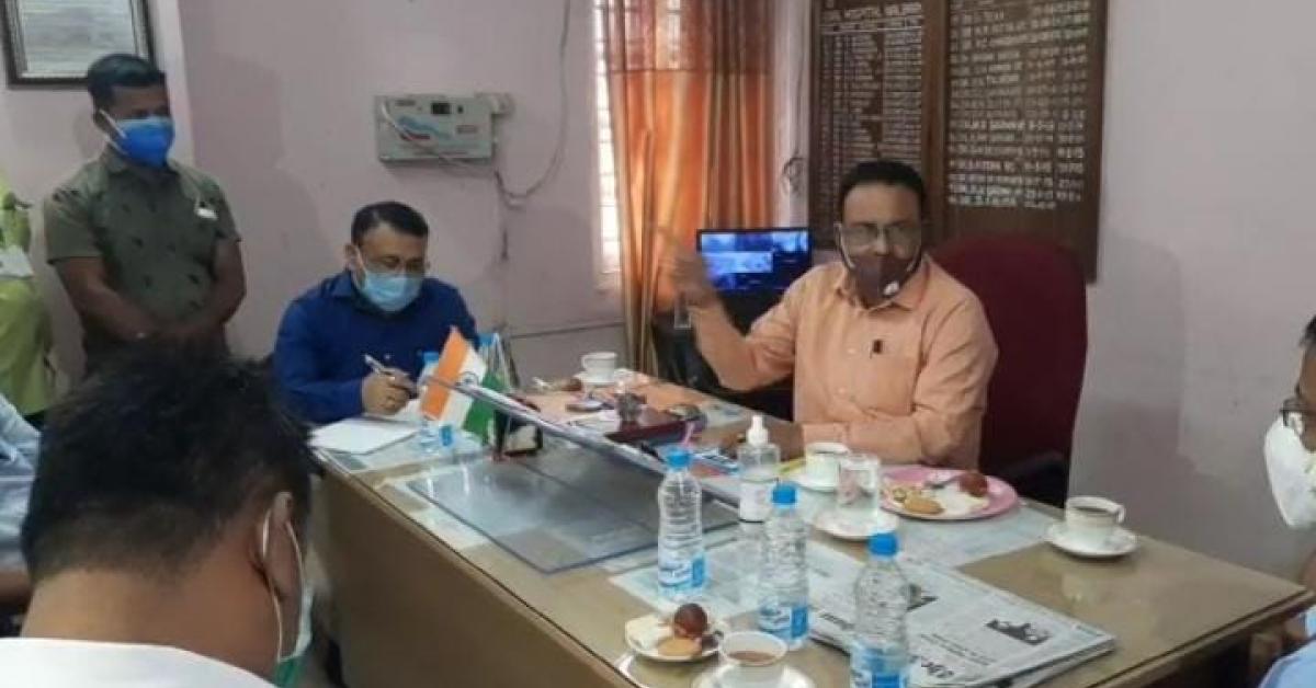 সক্ৰিয় ৰূপত স্বাস্থ্যমন্ত্ৰী! কেমেৰাৰ সন্মুখত ধমক চিকিৎসকক 