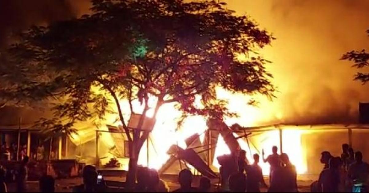 নগাঁৱত সংঘটিত হোৱা ভয়ংকৰ অগ্নিকাণ্ডত ছাই হৈ যায় সাতখনকৈ দোকান 