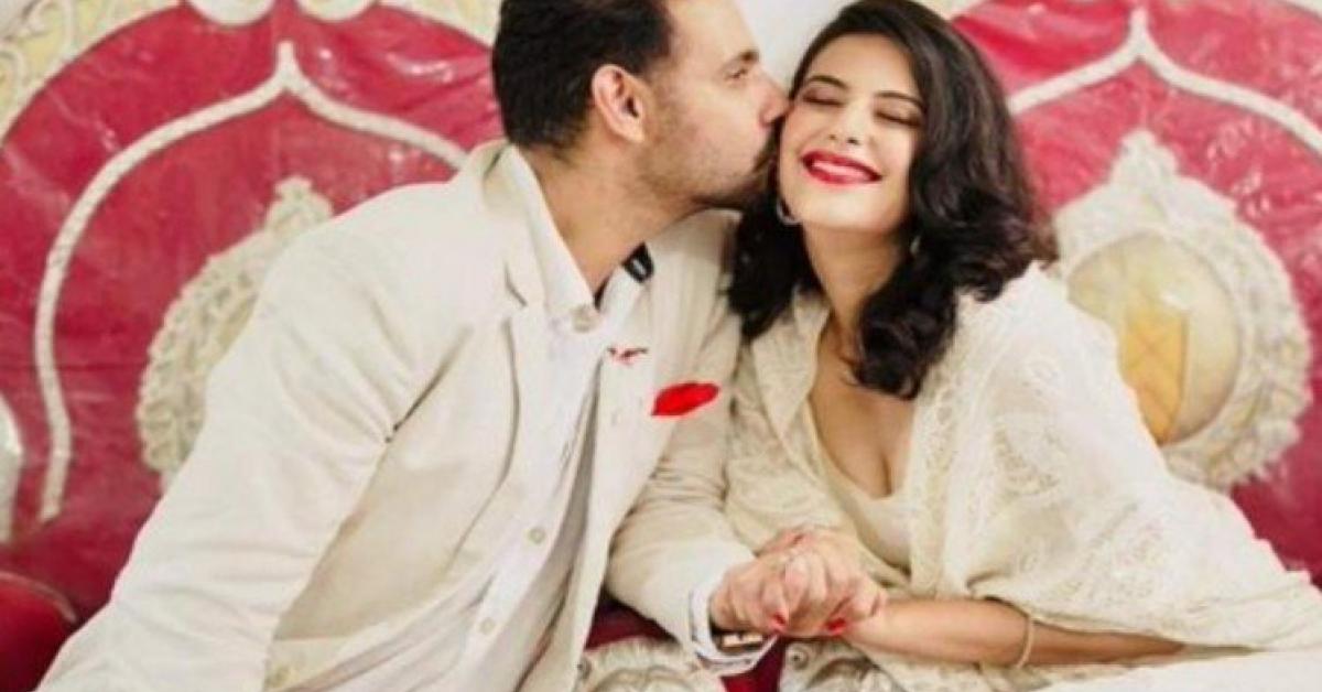 ১৫০ টকাত বিয়া পাতিলে তাৰকা দম্পত্তিয়ে, সাঁচি থোৱা ধন দান কৰিলে কৰ’না ৰোগীক!