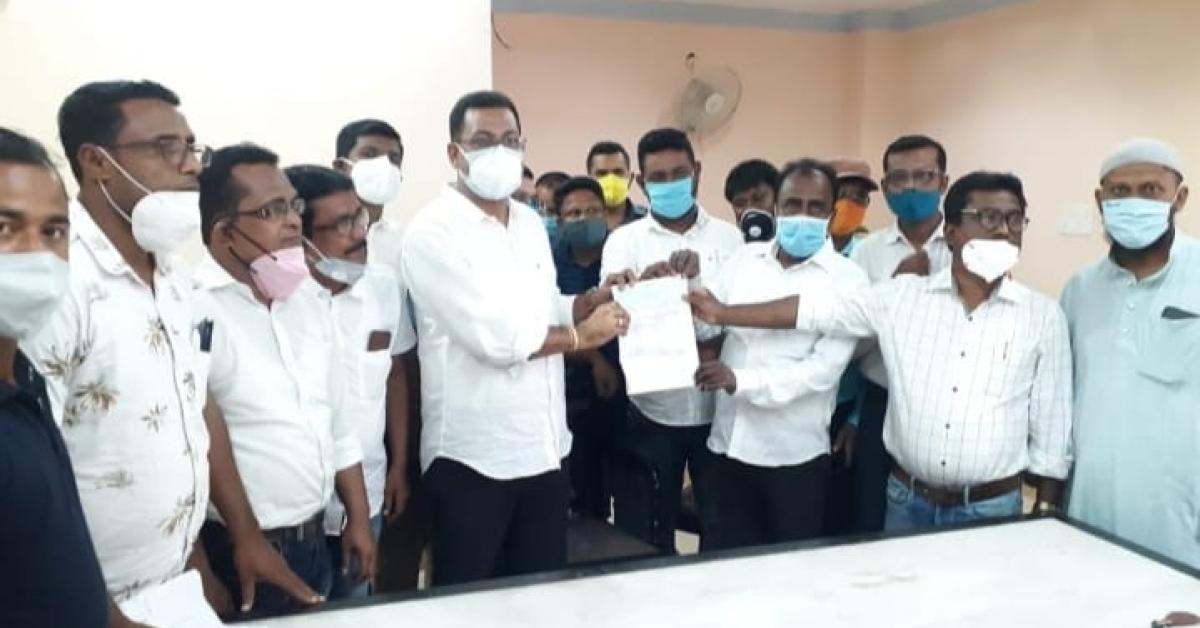 নগাঁও বিজেপিৰ সংখ্যালঘু কাৰ্য্যকৰ্তাৰ তৰফৰ পৰা চিএম ৰিলিফ ফান্দলৈ এক লাখ টকাৰ সাহায্য