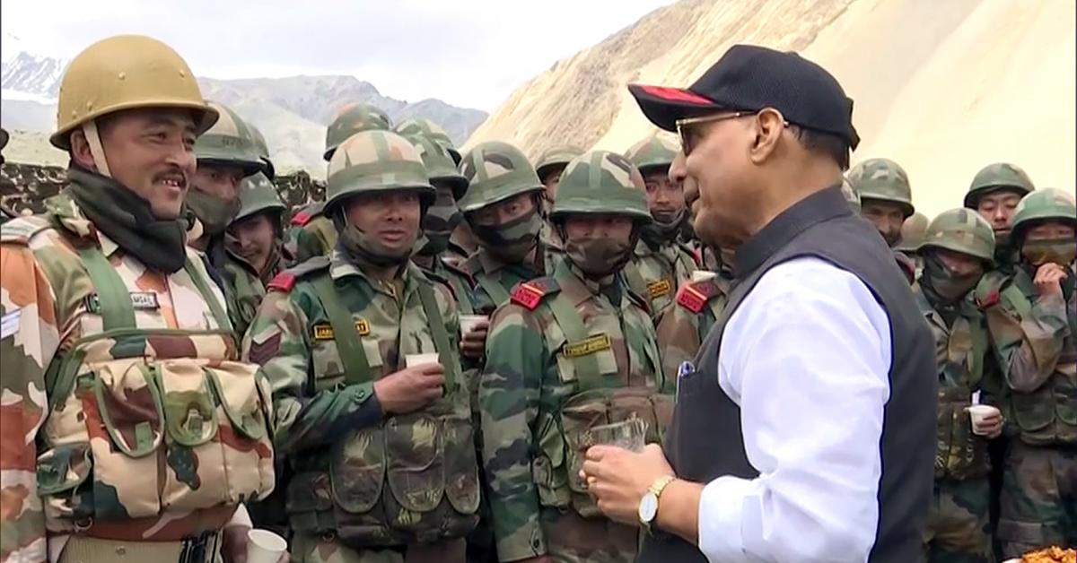 তিনিদিনীয়া ভ্ৰমণসূচীৰে পাক আৰু চীনা সীমান্তৱৰ্তী লাডাখত উপস্থিত হৈছে দেশৰ প্ৰতিৰক্ষা মন্ত্ৰী ৰাজনাথ সিং