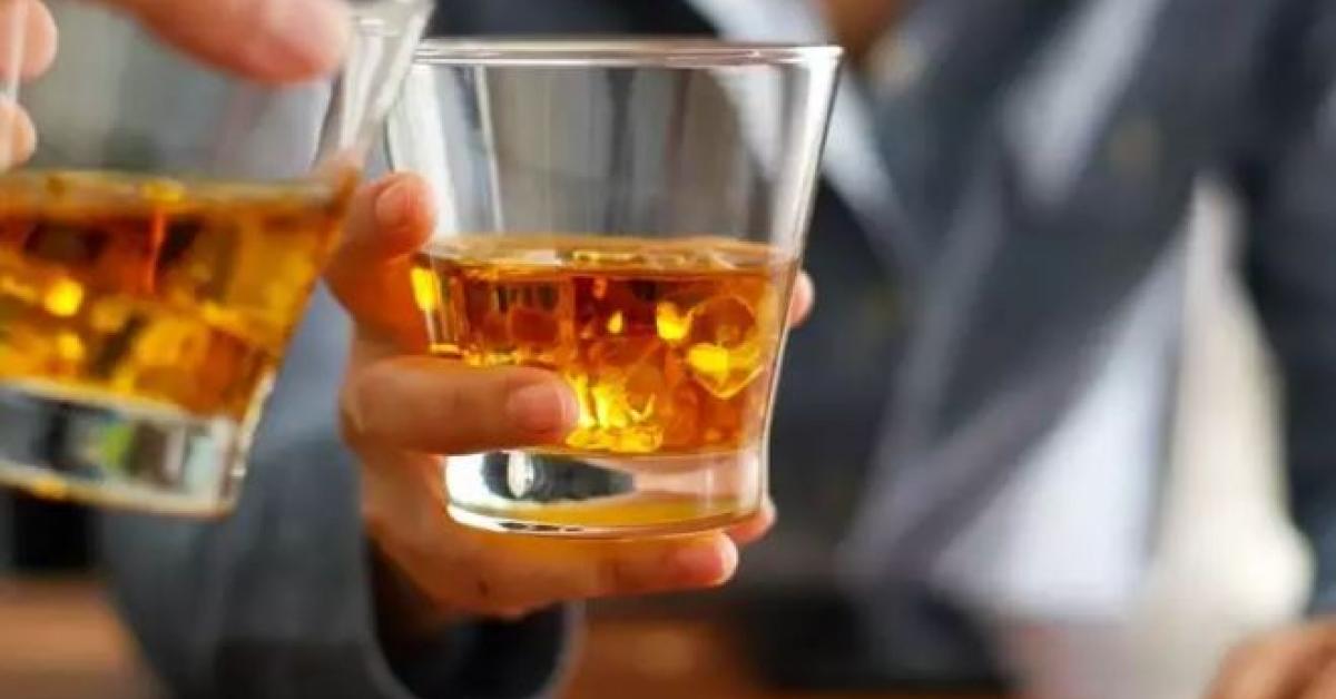 বিলাসী ক'ভিড চেণ্টাৰত উপলব্ধ নৃত্য, সুৰা