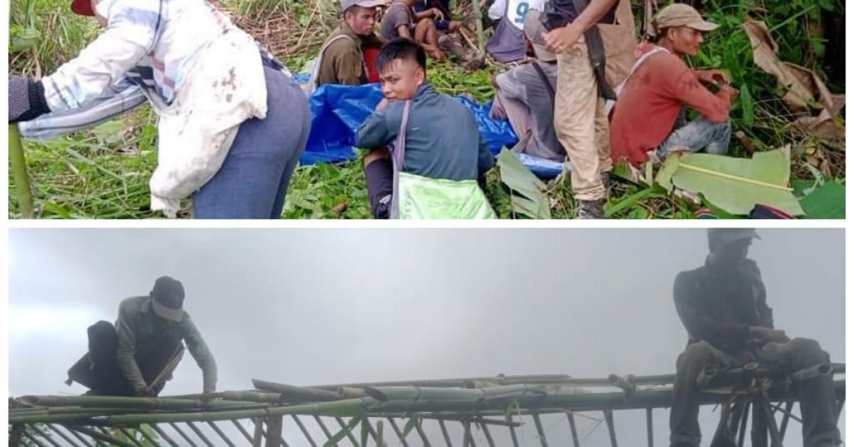 Mizo people building house at Assam Boarder