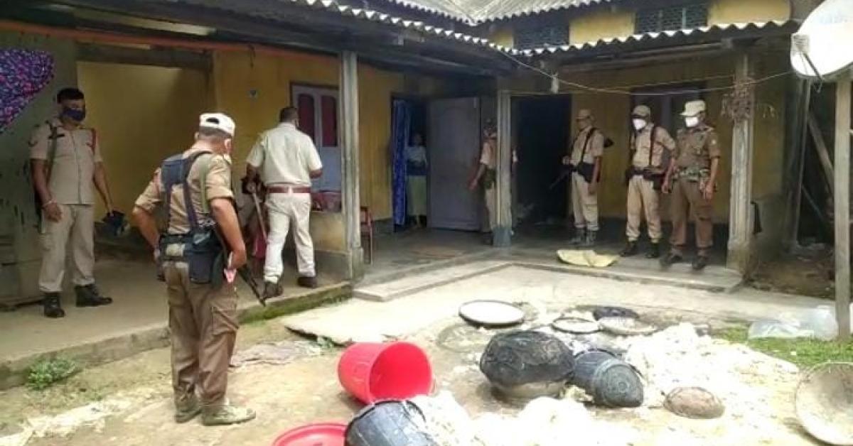 চুলাই, মদৰ ঘাটি বিনস্ত কৰাত তৎপৰ আৱকাৰী বিভাগ, আৰক্ষী প্ৰশাসন