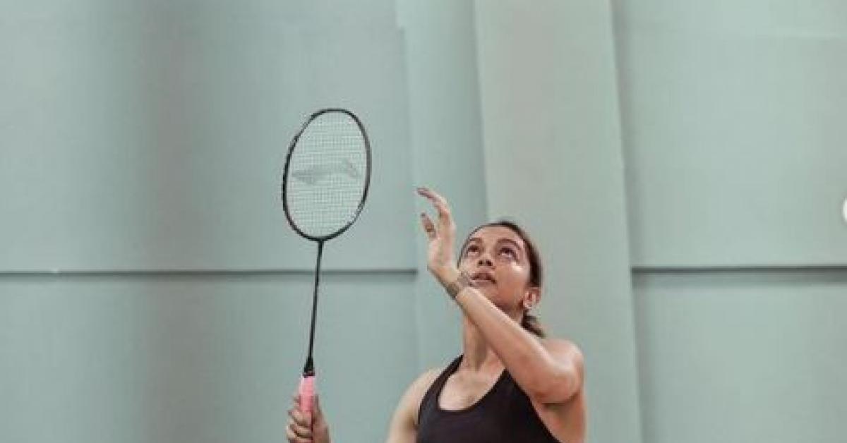 Deepika Padukone plays badminton with PV Sindhu and then gives it on Instagram