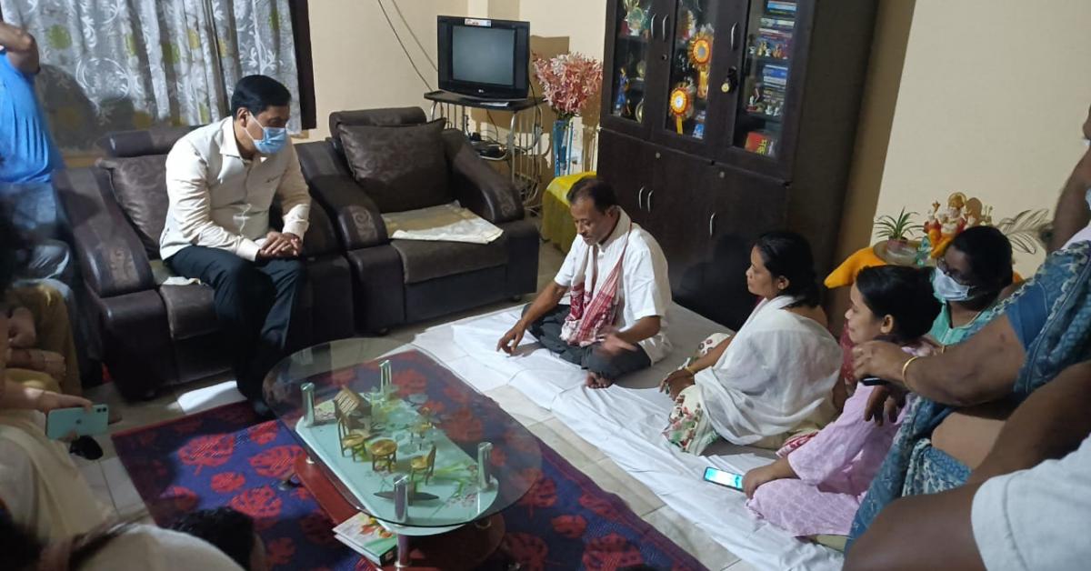 Union minister Sarbananda Sonowal at Parimita Das's residence