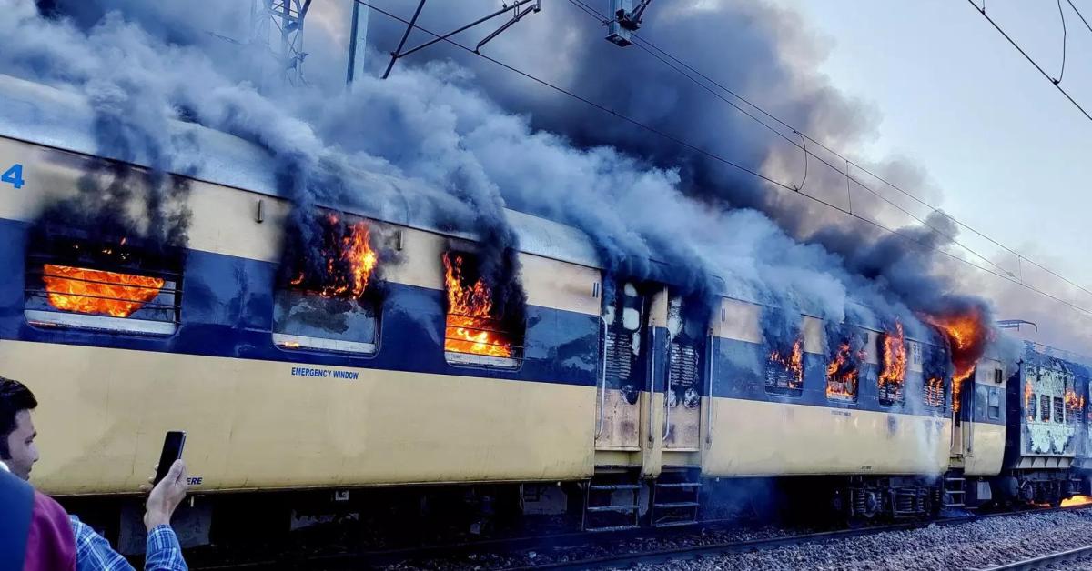fire-in-two-coaches-of-saharanpur-delhi-passenger-train