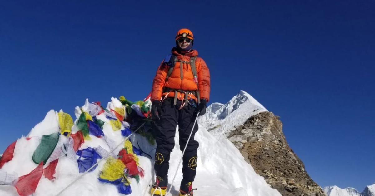 Hedayet Ali scales Mount Everest