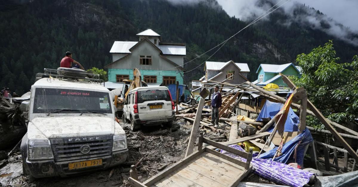 At Least 321 Dead in Northern Pakistan Flash Floods