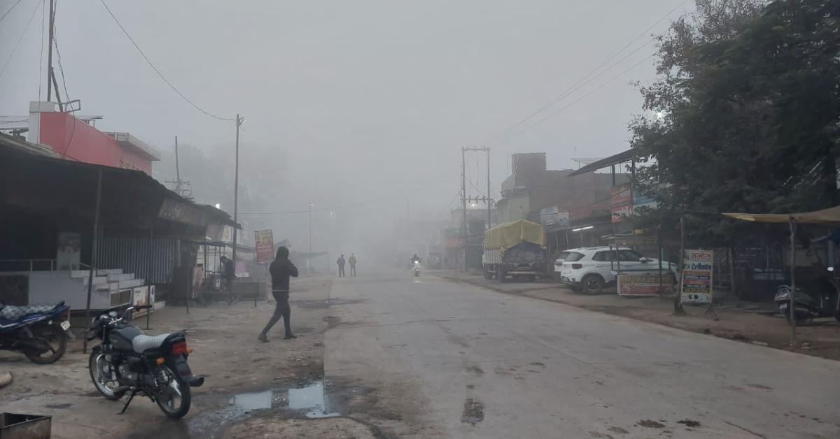 नगर में अलाव जलाने व स्कूल समय परिवर्तन की मांग