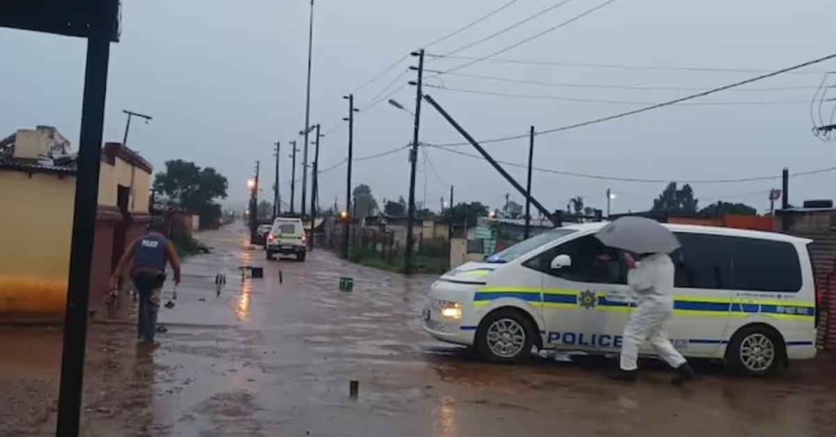 বড়দিনের আগেই র*ক্তা*ক্ত হা*মলা! জোহানেসবার্গে ব*ন্দু*কবাজের গু*লিতে মৃ*ত ১০ জন