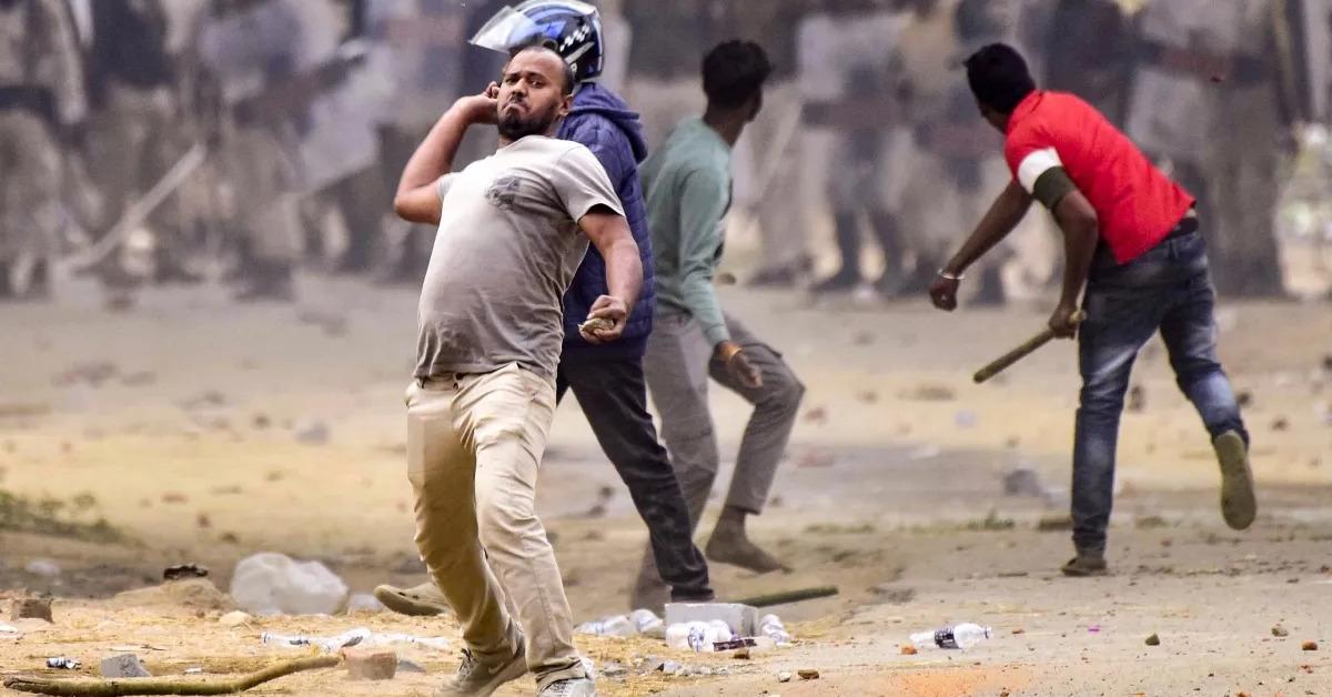 दर्जनों परिवार बेघर, चश्मदीद ने सुनाई दहशत भरी रात की कहानी