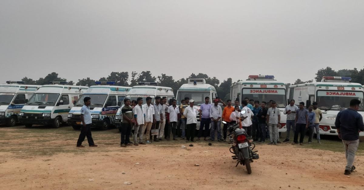 108 एम्बुलेंस कर्मचारियों का धरना 30वें दिन भी जारी, GVK EMRI की जांच की मांग