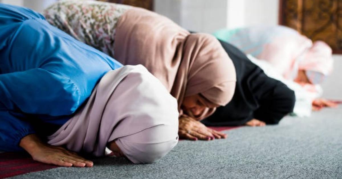 महाराष्ट्र में छात्रा पर जबरन नमाज पढ़ाने का मामला, पुलिस ने दर्ज की शिकायत