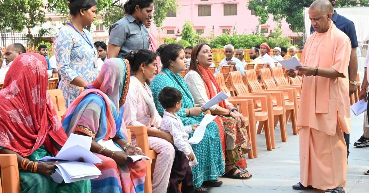 मुख्यमंत्री योगी ने सुनी 150 लोगों की समस्याएँ