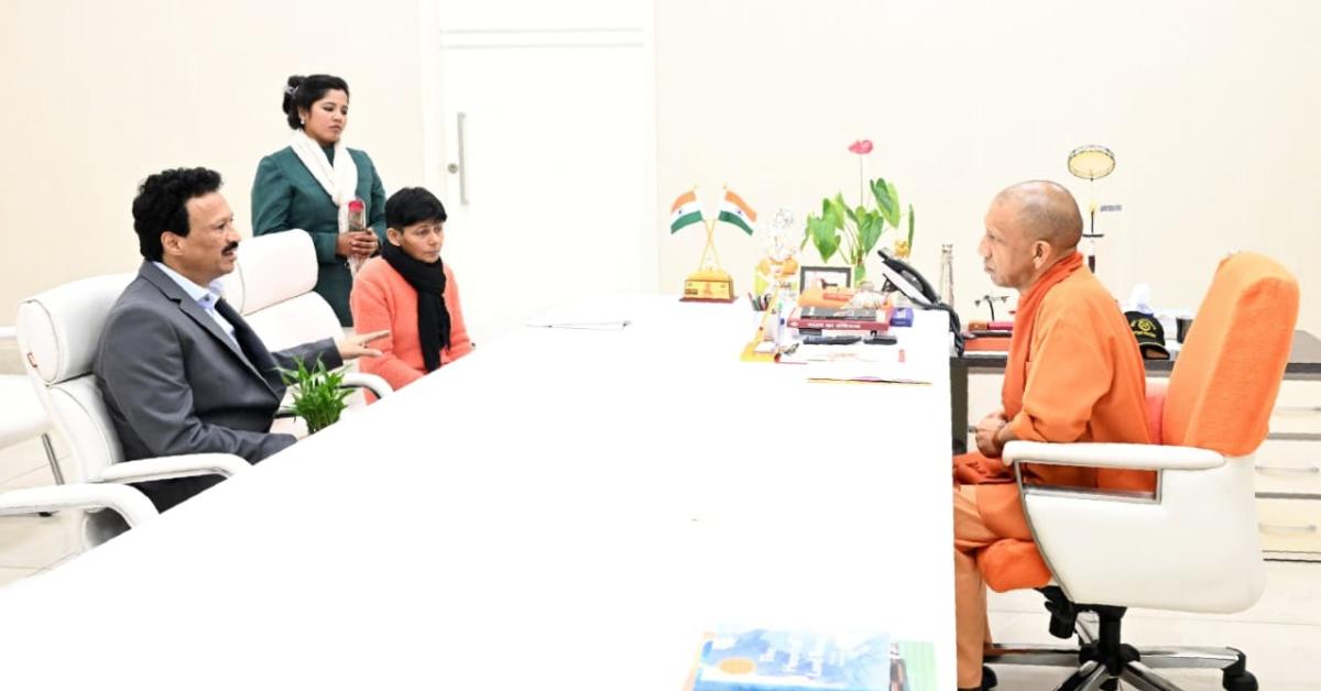 यूपी CM योगी आदित्यनाथ ने 24 घंटे में महिला का घर कब्जाधारकों से मुक्त कराया