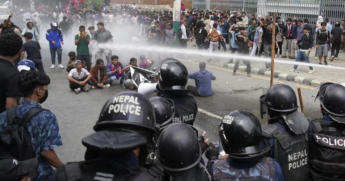 नेपाल के बीरगंज में हिंसा के बाद कर्फ्यू हटा, झड़पों में 7 घायल; शांति की अपील तेज