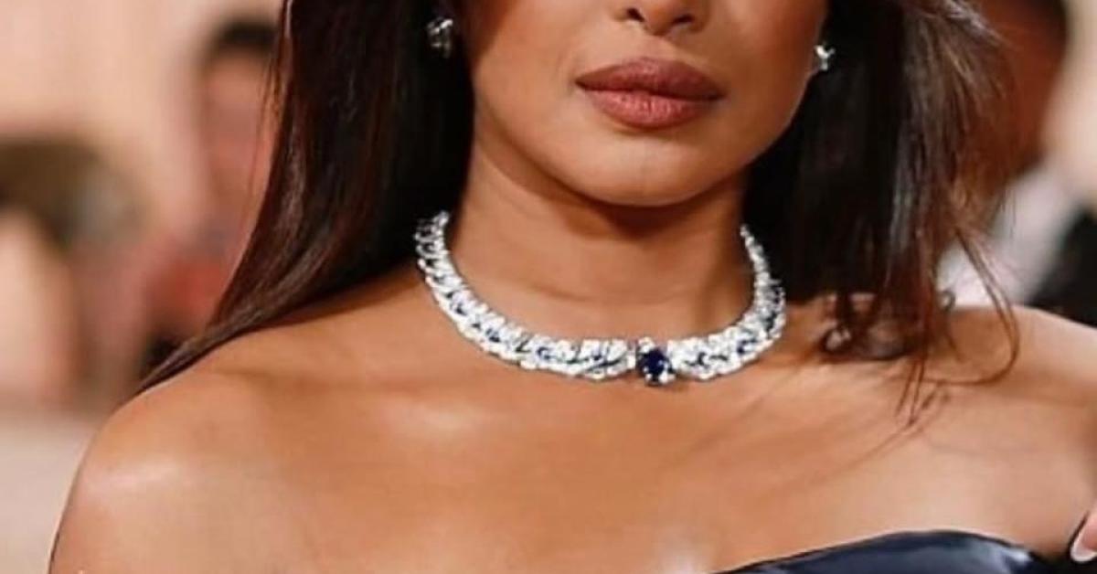 प्रियंका चोपड़ा का नीला डायोर लुक गोल्डन ग्लोब्स में बिखेरता ग्लैमर का जलवा