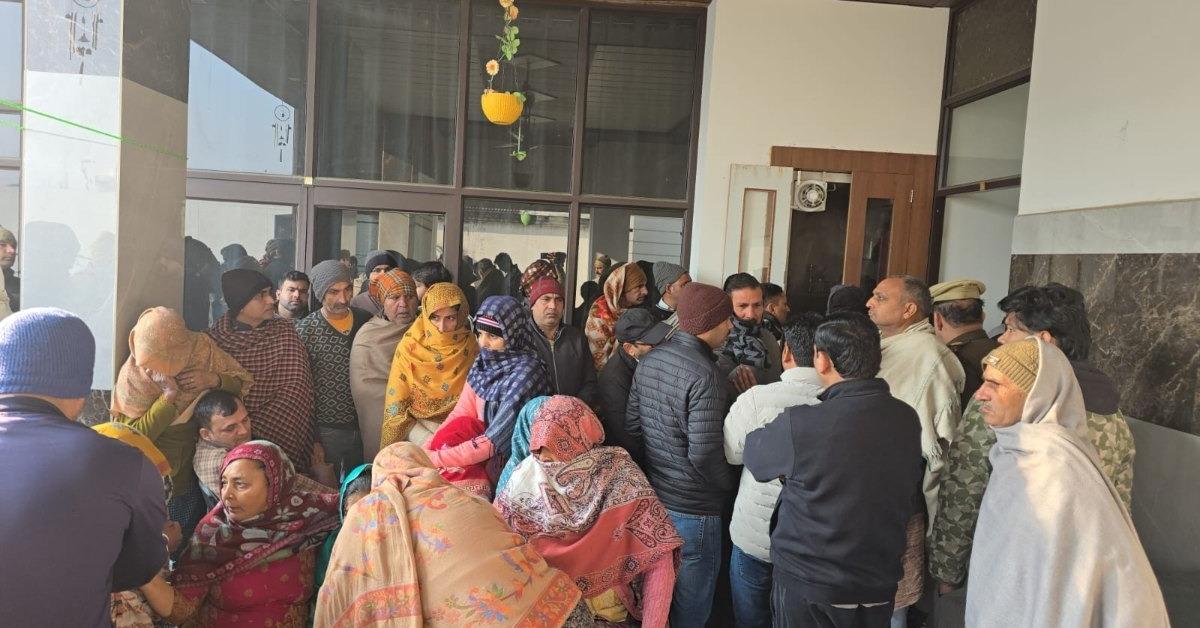 सहारनपुर में दिल दहला देने वाली वारदात: एक कमरे से 5 शव बरामद, सभी के माथे पर गोली, जांच में जुटी पुलिस