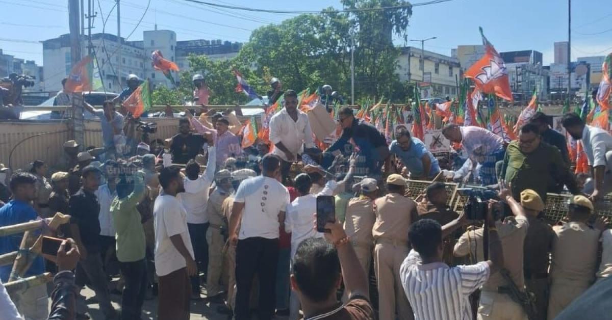 दलगांव सीट साझा करने की खबर पर राजीव भवन में भारी प्रदर्शन, कांग्रेस कार्यकर्ताओं ने इस्तीफों की चेतावनी दी