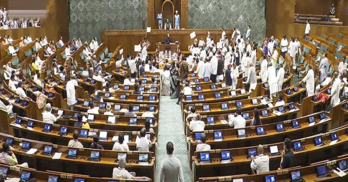 বিরোধীদের প্রতিবাদে থমকে গেল সংসদ, সোমবার পর্যন্ত মুলতুবি লোকসভা-রাজ্যসভা