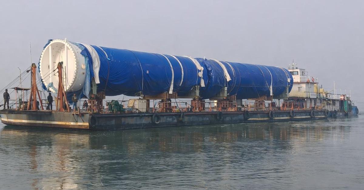 IWAI ने ब्रह्मपुत्र के जरिए असम में 189 मीट्रिक टन ओवर-डाइमेंशनल कार्गो पहुँचाया