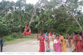 প্ৰতিবছৰে দুৰ্গোৎসৱৰ সময়ত খেলা হয় এই খেল