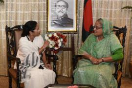 বাংলা প্ৰধানমন্ত্ৰী শ্বেখ হাছিনাই পূজাৰ উপহাৰ পঠিয়ালে মমতালৈ